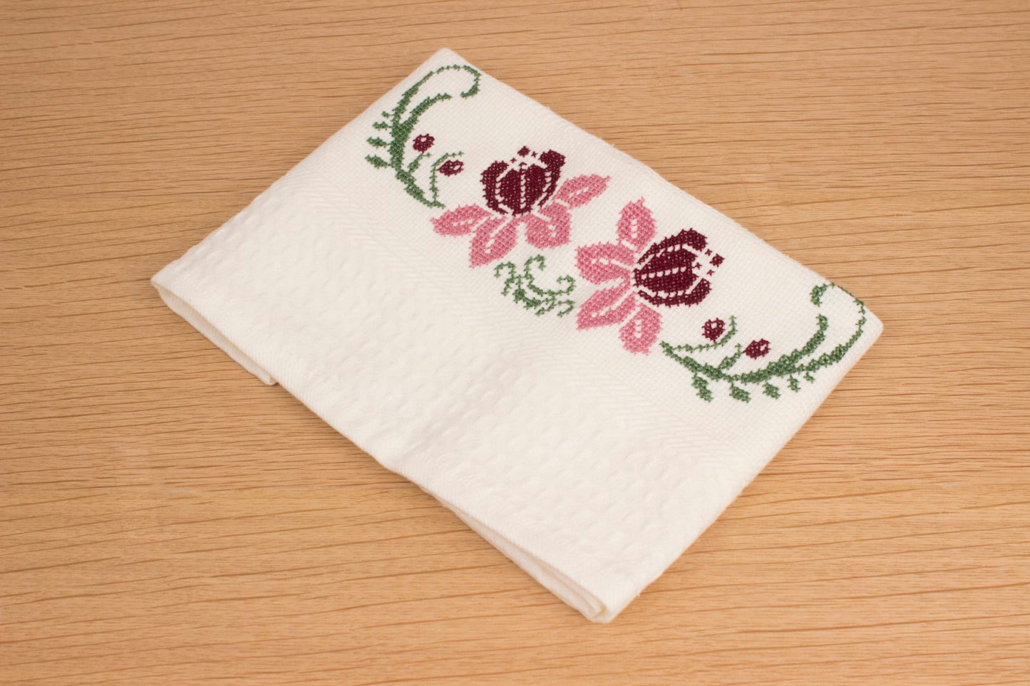 Towel With Flower Embroidery