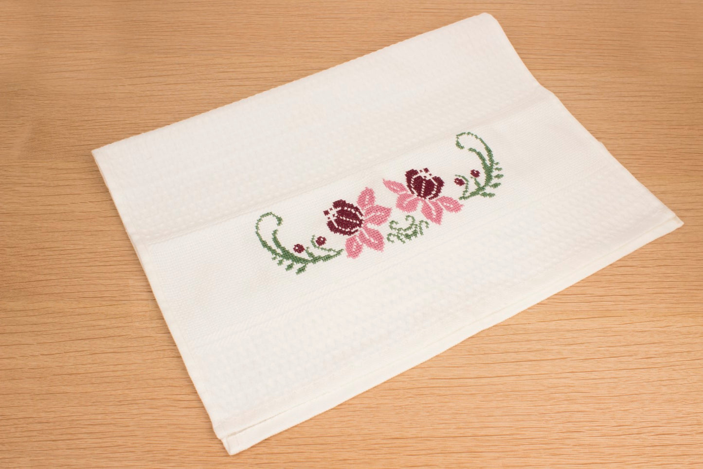 Towel With Flower Embroidery