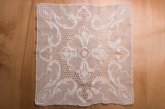 Crochet Bieg with flower in the middle